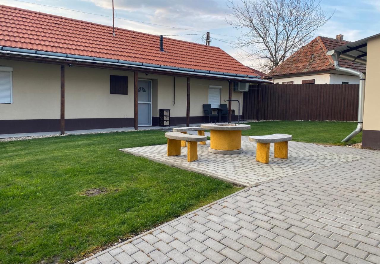 Dió Vendégház Mezőkövesd Exterior foto